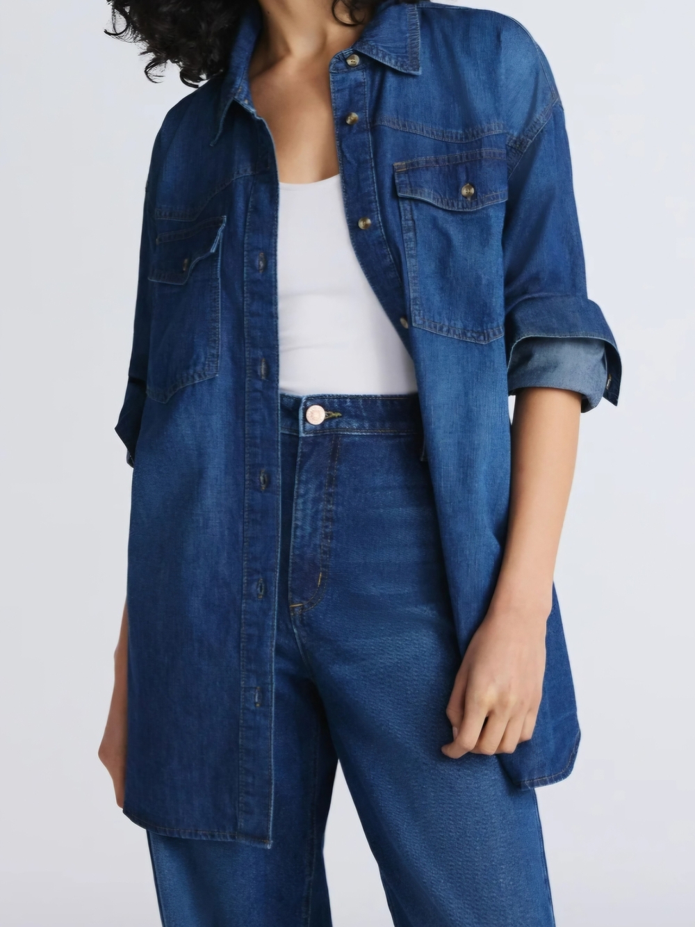 Sofia Vergara. Classic Blue Women's Denim Button Down Shirt. Size XS. NWT.